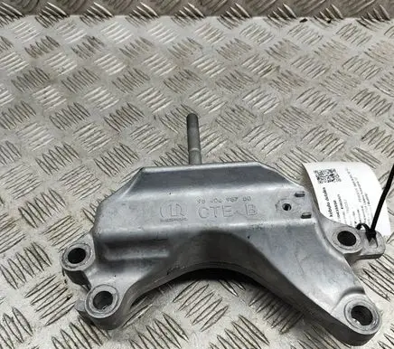 Peugeot 5008 II Engine mounting bracket 9840698780