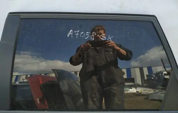 Volvo V50 Rear door window glass