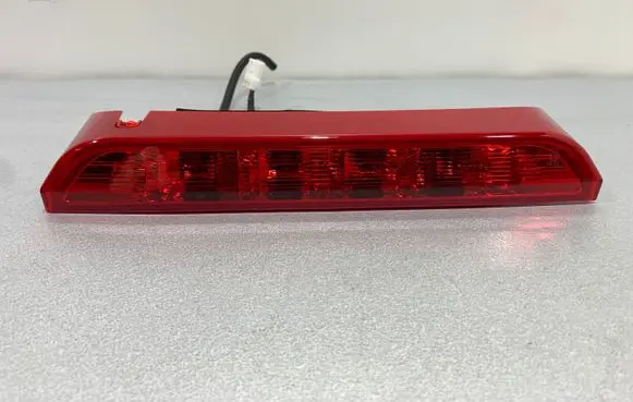 KIA Stonic Third/center stoplight S30234767