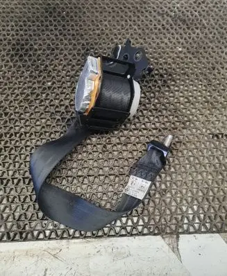 Mazda 3 II Rear seatbelt T89506T