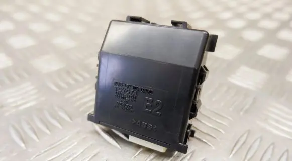 Lexus ES 300h (7th Gen) Door central lock control unit/module 8597033020