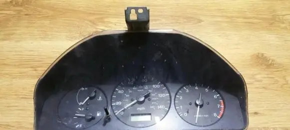 Mazda 626 Speedometer (instrument cluster) flge7wd
