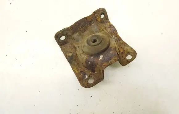 Subaru Legacy Radiator mount bracket