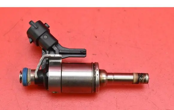 BMW 7 F01 F02 F03 F04 Fuel injector V7591623