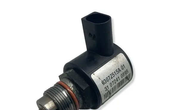 Mercedes-Benz C W204 Fuel pressure regulator 9307Z515A