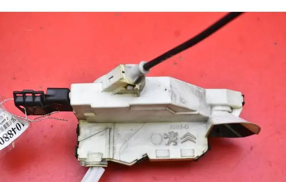 Peugeot 3008 I Front door lock PSA825158