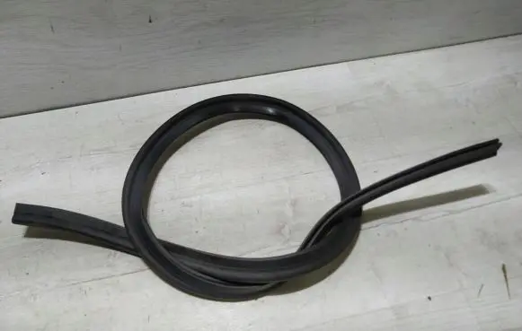 Volkswagen Tiguan Engine compartment rubber 5N0823723