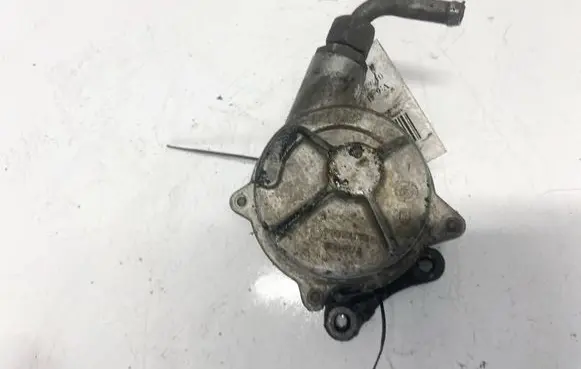 Renault 19 Vacuum pump 72117205 7.21172.05