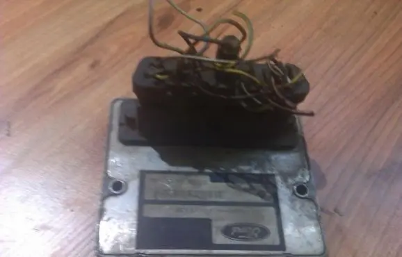 Ford Mondeo MK I Engine control unit/module 93bb9f480bb