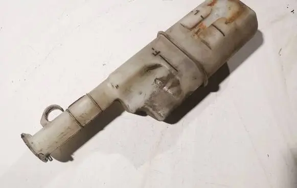 Windshield washer fluid reservoir/tank