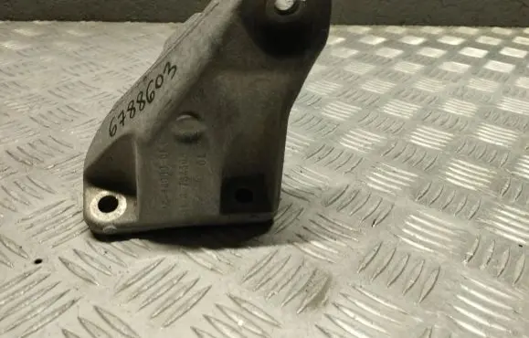 BMW 1 F20 F21 Engine mounting bracket 6788608