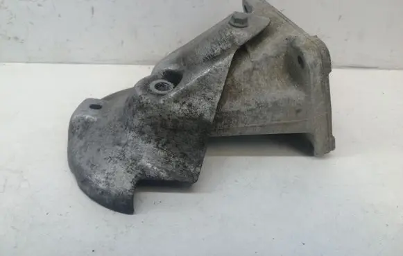 Mercedes-Benz CLK A208 C208 Engine mounting bracket