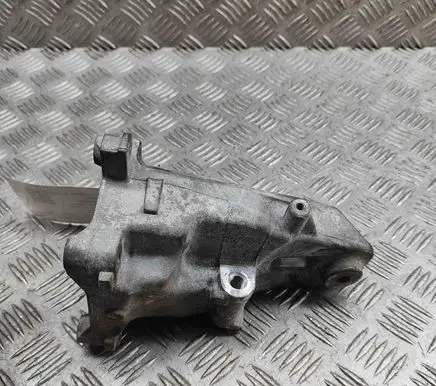 Mercedes-Benz C W205 Engine mounting bracket A2642230300