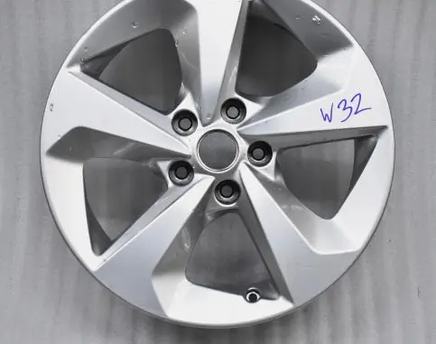 Nissan Qashqai R17 alloy rim 