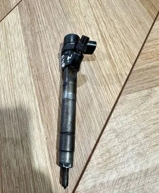 Mercedes-Benz E W211 Fuel injector a6480700287