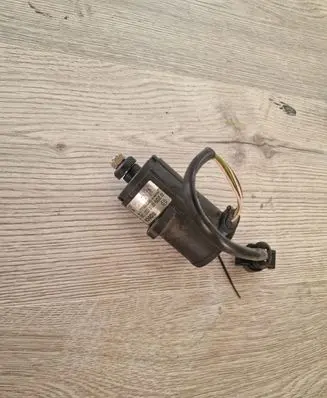 Opel Omega B2 Acceleration sensor 0205001037
