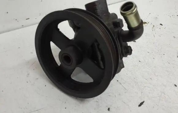 Toyota Corolla Verso E121 Power steering pump 52020