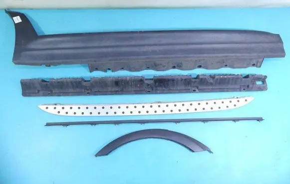 Foot area side trim