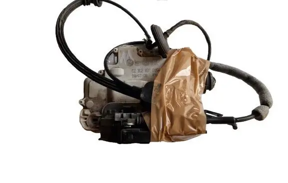 Volkswagen PASSAT B6 Sliding door lock 3C2837016A