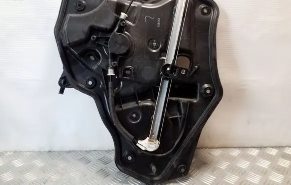 Rear window lifting mechanism without motor