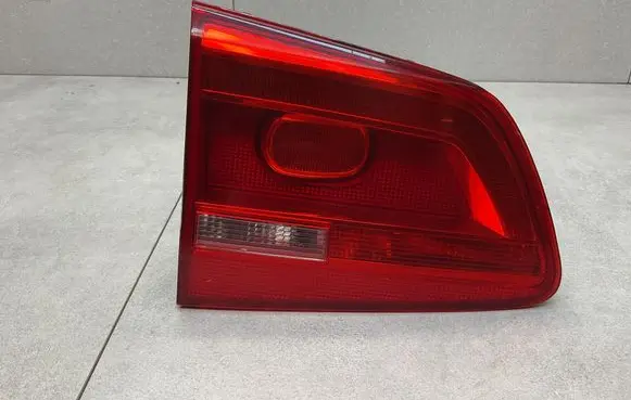 Volkswagen Touran II Tailgate rear/tail lights 1T0945093A