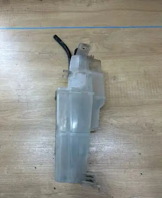 Nissan Note (E12) Coolant expansion tank/reservoir