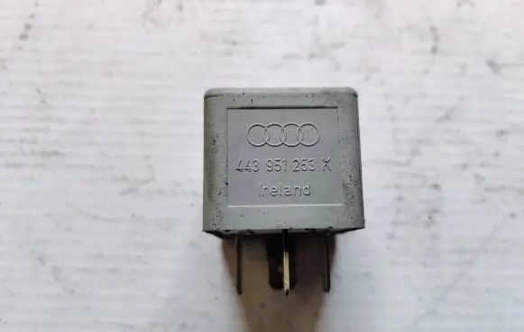 Volkswagen PASSAT B5 Other relay 443951253k