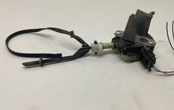 Toyota Avensis T250 Fuel tank cap lock motor 7703005011