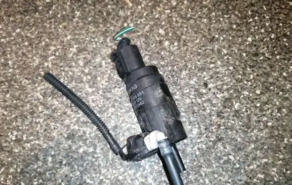 Volkswagen Fox Windscreen/windshield washer pump 1K6955651