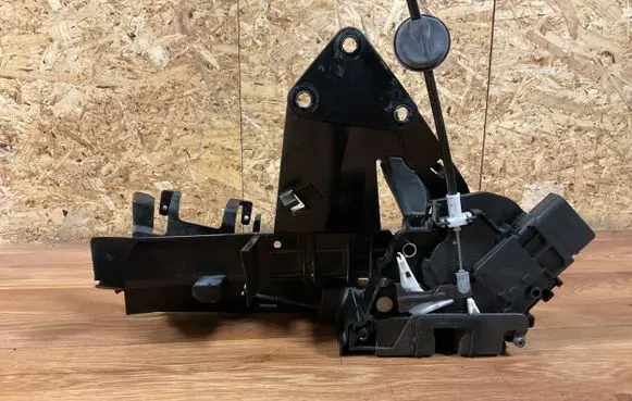 Ford Focus Front door lock 3M5AR21813ET