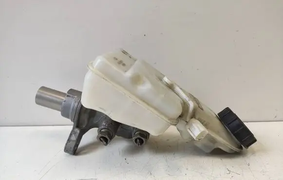Ford Focus Master brake cylinder BV612C246A A426K
