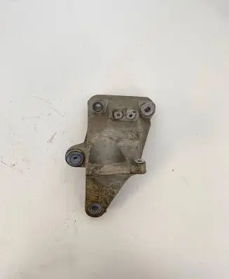 Volkswagen Touareg II Engine mounting bracket 7L8199307F