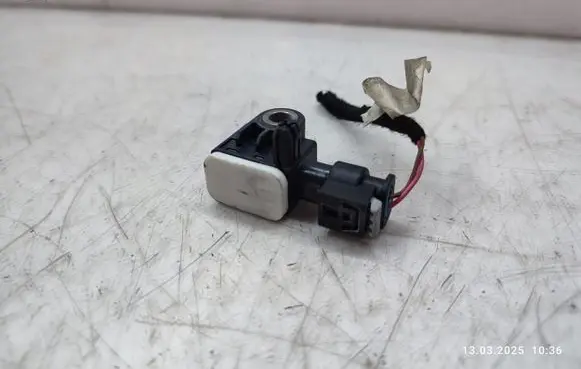 Mercedes-Benz GL X166 Airbag deployment crash/impact sensor A1668210151