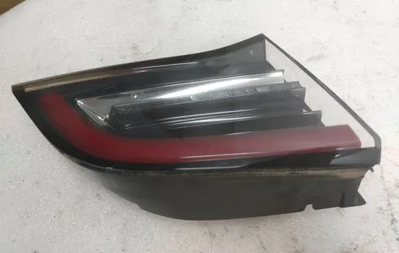 Tesla Model 3 Tailgate rear/tail lights 107740396c
