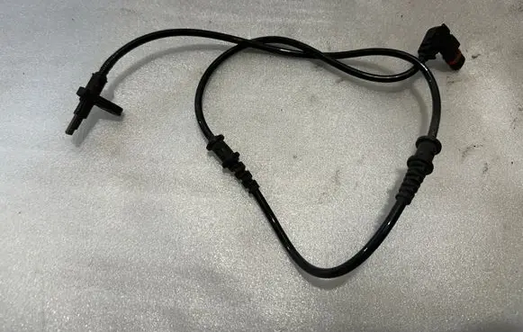 Mercedes-Benz CLS C218 X218 ABS brake wheel speed sensor A2125400517