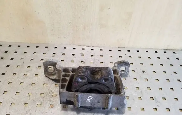 Mazda 3 II Engine mount bracket B32T39060
