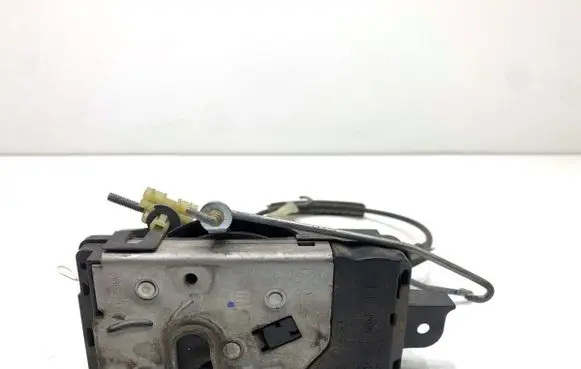 Opel Astra H Front door lock 13210748