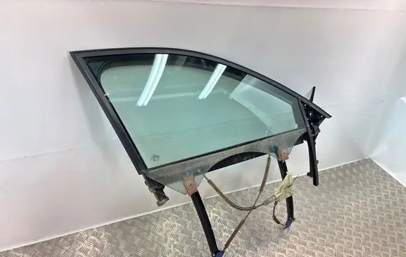 Audi A3 S3 8P Front door window/glass frame 8p4837630