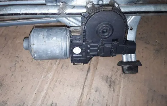 Opel Meriva B Wiper motor 0390243009