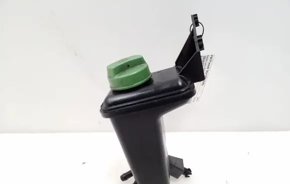 Volkswagen PASSAT B5 Power steering fluid tank/reservoir 3B0422371