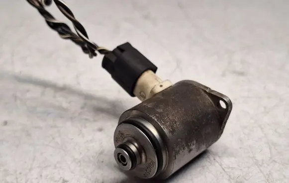 BMW 5 E60 E61 Hydraulic servotronic pressure valve 32106788658