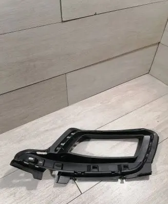 Porsche 992 Quarter panel pressure vent 992807942A