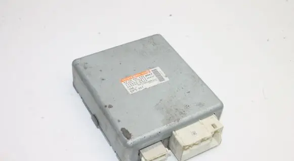 Toyota Avensis T270 Power steering control unit/module 8965005090