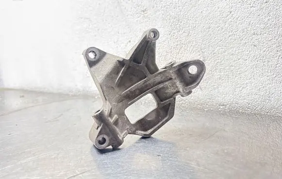 Opel Vectra C Generator/alternator bracket 55353631