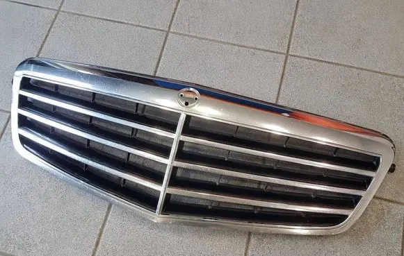 Mercedes-Benz E W212 Front bumper upper radiator grill A2128800583 2128800583