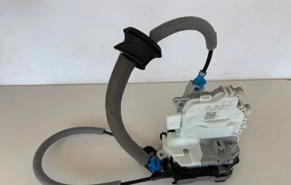 Audi A3 S3 8V Rear door lock 8K0839015G