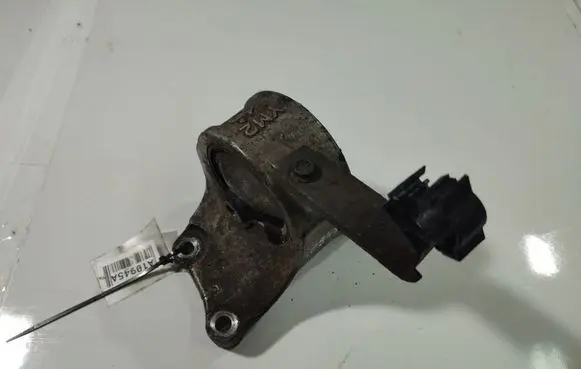 Nissan Almera Tino Engine mount bracket 