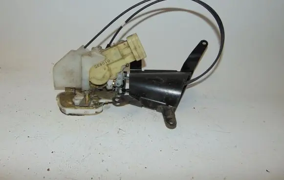 Toyota Prius (XW10) Rear door lock 6905047020 6913030110