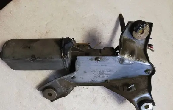 Mitsubishi Pajero Sport I Rear window wiper motor WM412091S 1L45