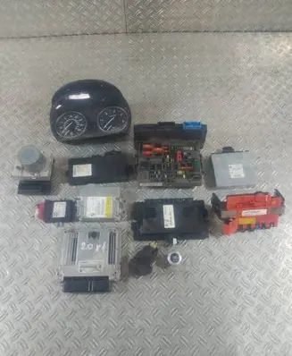BMW X1 E84 Engine ECU kit and lock set 0281018813 030623643 8519005